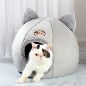 Pet bed with cat ears